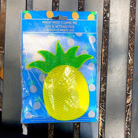 Makeup Brush Cleaning Mats: Pineapple, - Picture 2 of 5